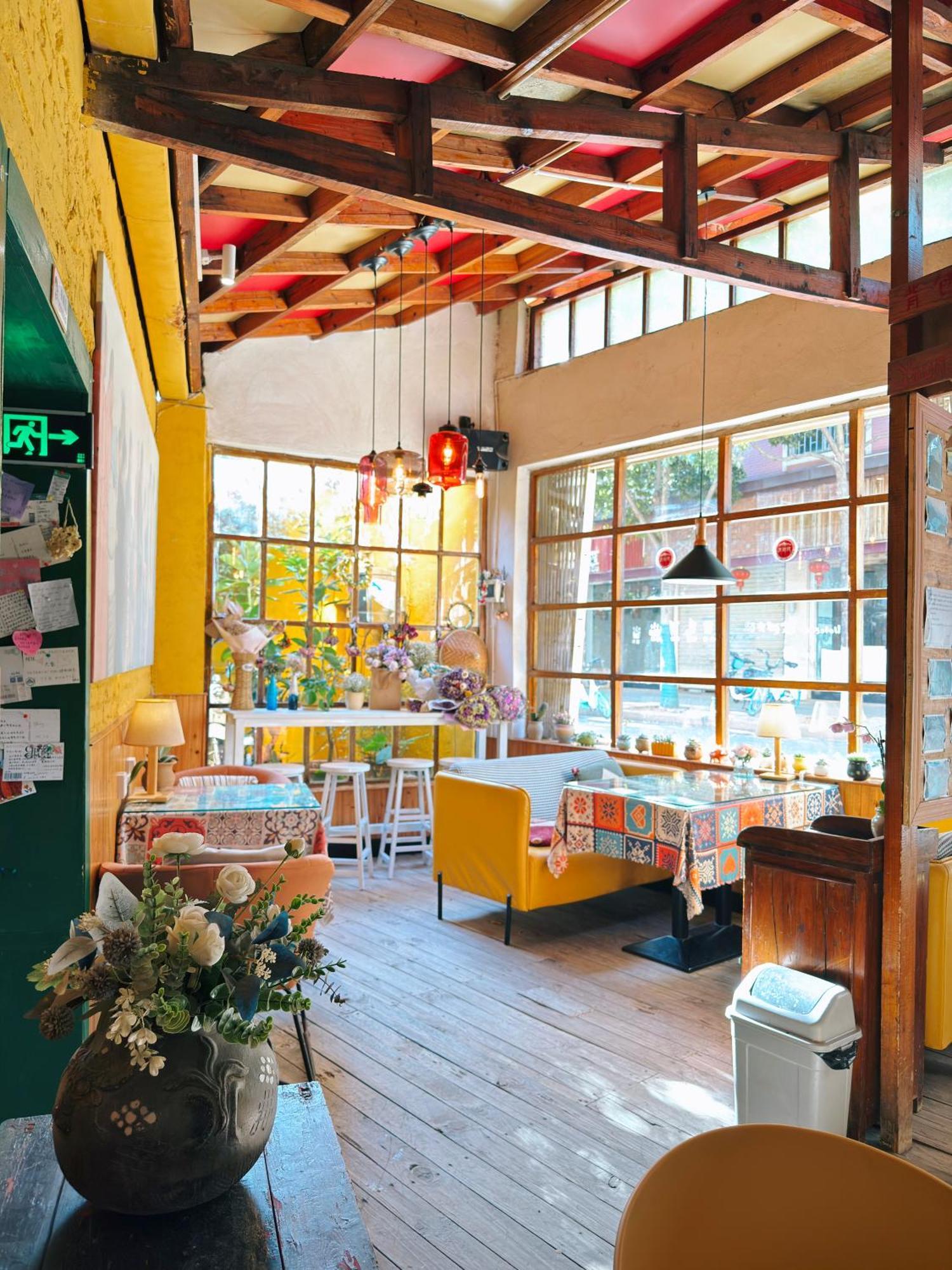 The Cloudland International Youth Hostel Close To The City Center,10 Min Walks To The Subway, Close To The Night Market, Old Street, Green Lake, English-Speaking Service, Free Activity Convenient Payment And Visa Cards Are Accepted Kunming Eksteriør bilde